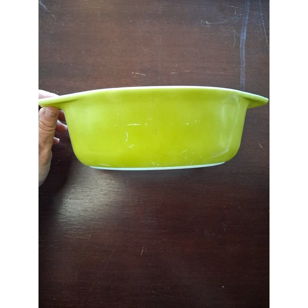 PYREX Oval Casserole  1-1/2 qt Avocado